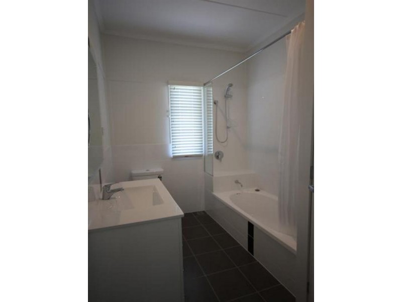 32 Steele Street, Holland Park QLD 4121