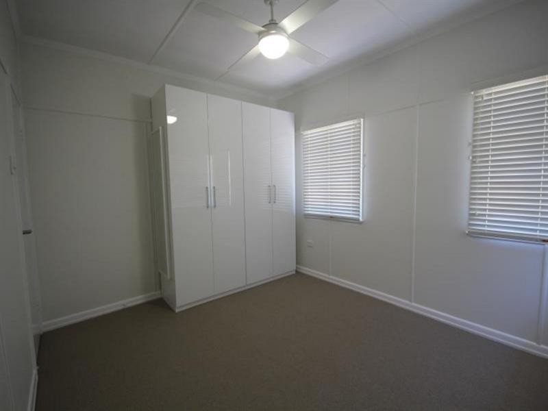 32 Steele Street, Holland Park QLD 4121