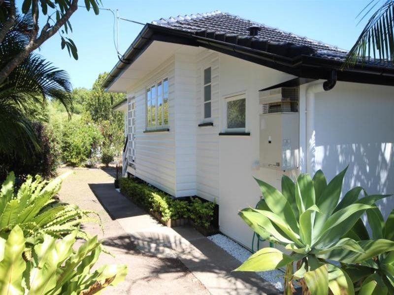 32 Steele Street, Holland Park QLD 4121