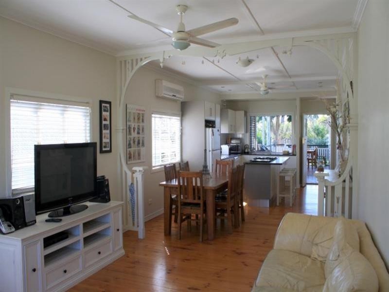 37 Boronia Avenue, Holland Park West QLD 4121