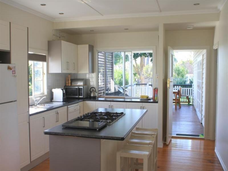 37 Boronia Avenue, Holland Park West QLD 4121