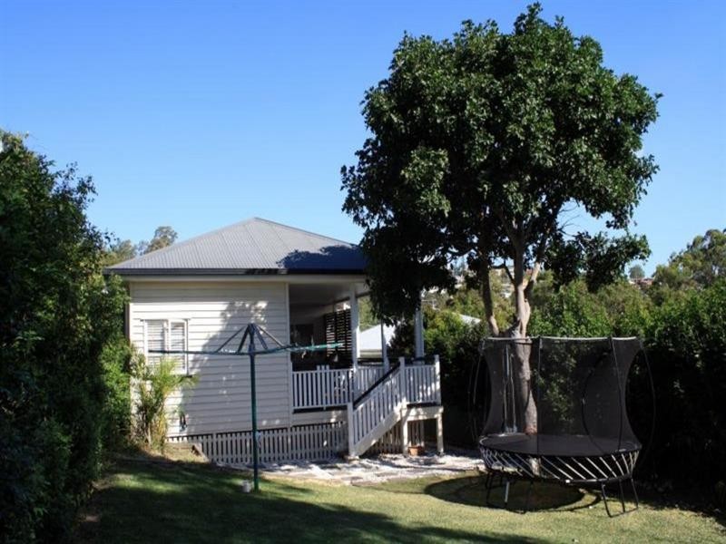 37 Boronia Avenue, Holland Park West QLD 4121