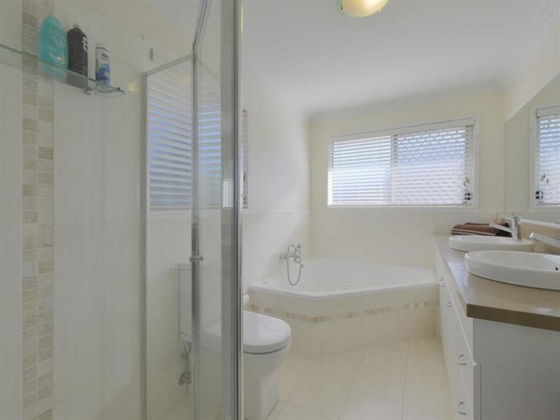 137 Cribb Road, Carindale QLD 4152