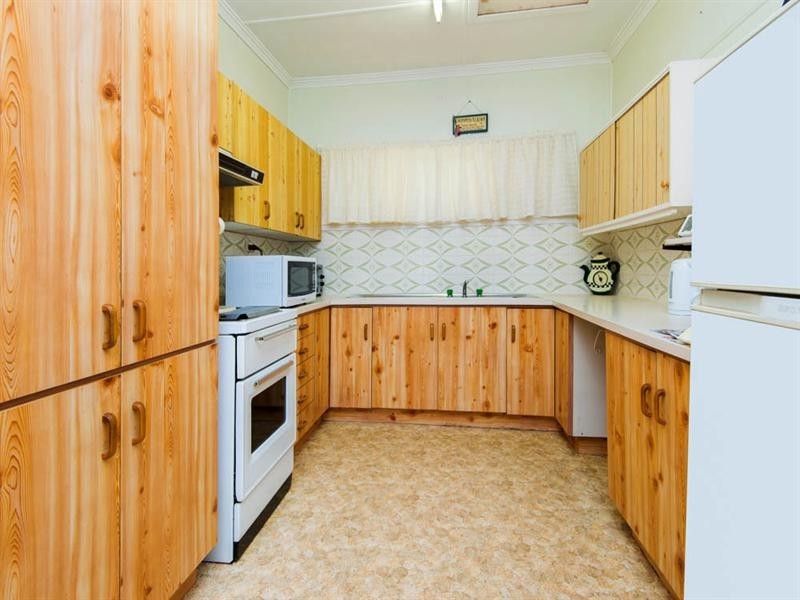 100 Galsworthy Street, Holland Park West QLD 4121