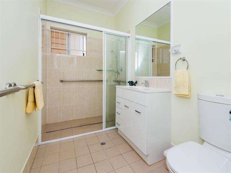 100 Galsworthy Street, Holland Park West QLD 4121