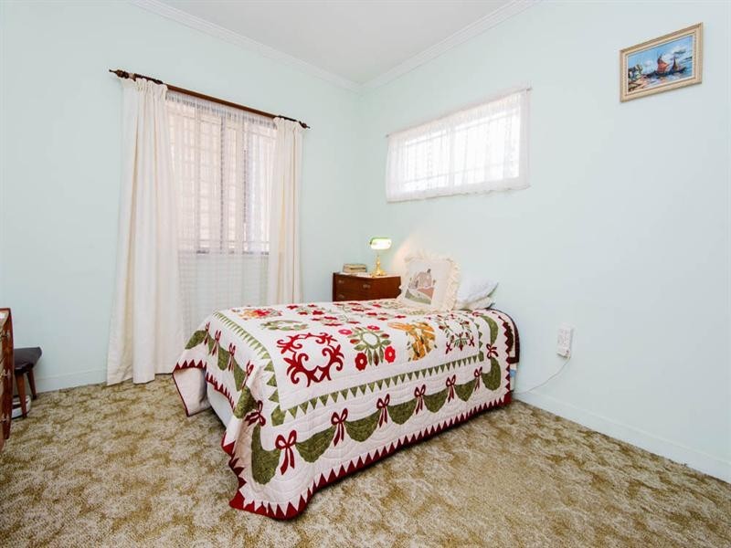 100 Galsworthy Street, Holland Park West QLD 4121