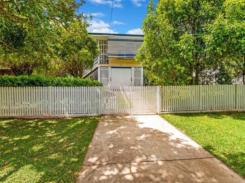 142 Lawn Street, Holland Park QLD 4121