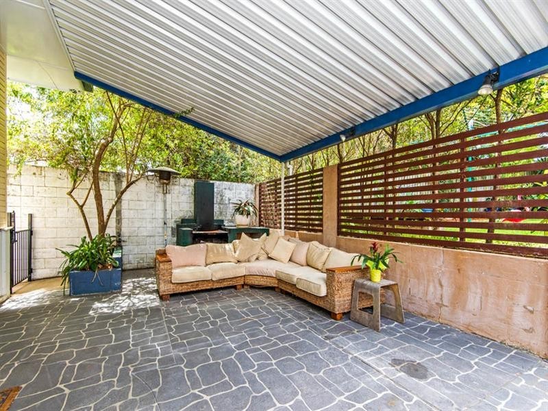 142 Lawn Street, Holland Park QLD 4121