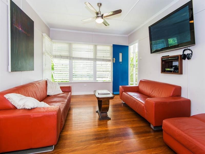 142 Lawn Street, Holland Park QLD 4121