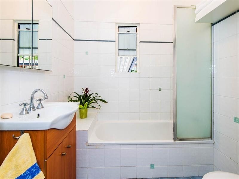 142 Lawn Street, Holland Park QLD 4121