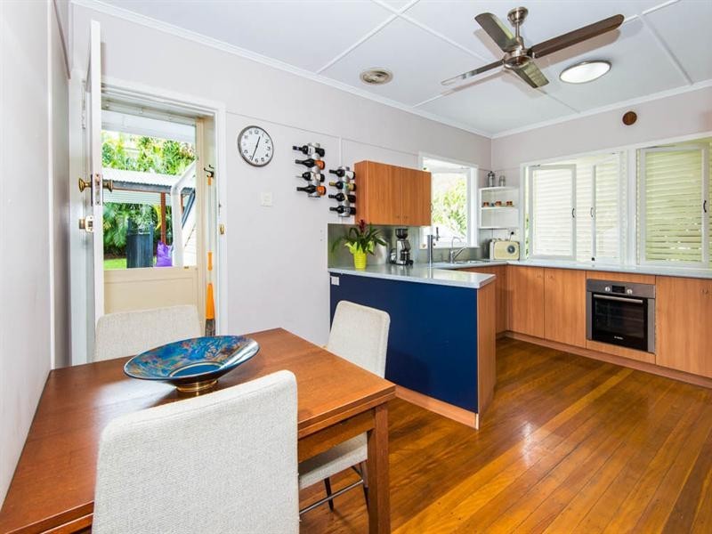 142 Lawn Street, Holland Park QLD 4121