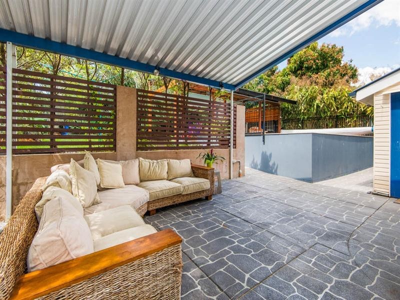 142 Lawn Street, Holland Park QLD 4121