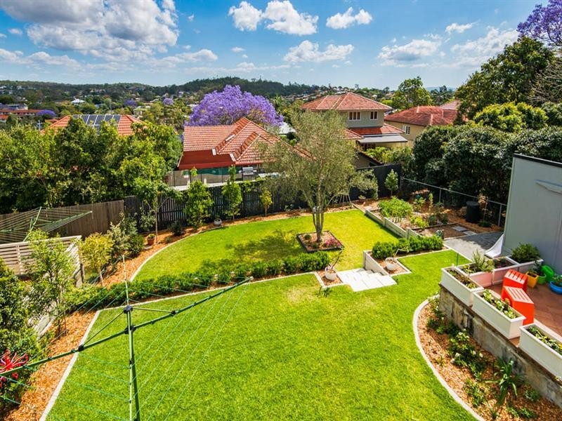 7 Lamrock Street, Holland Park West QLD 4121