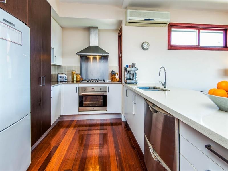 7 Lamrock Street, Holland Park West QLD 4121