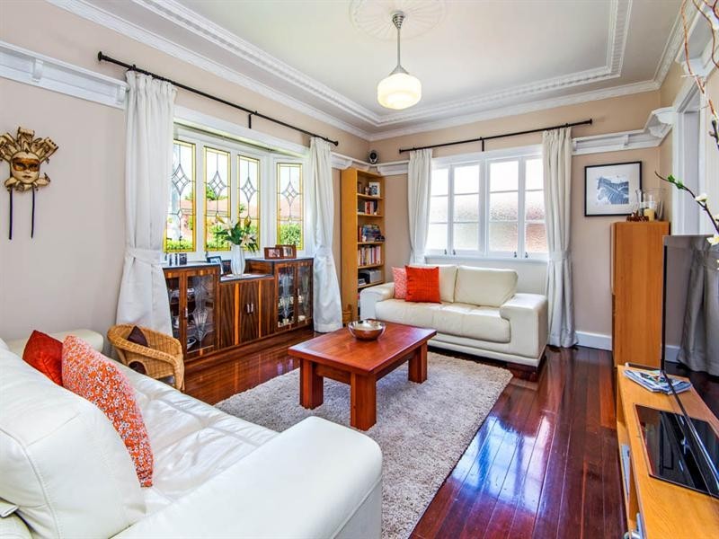 7 Lamrock Street, Holland Park West QLD 4121