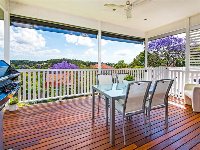 7 Lamrock Street, Holland Park West QLD 4121