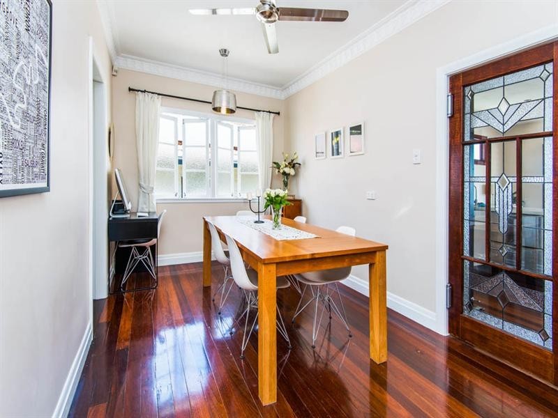 7 Lamrock Street, Holland Park West QLD 4121