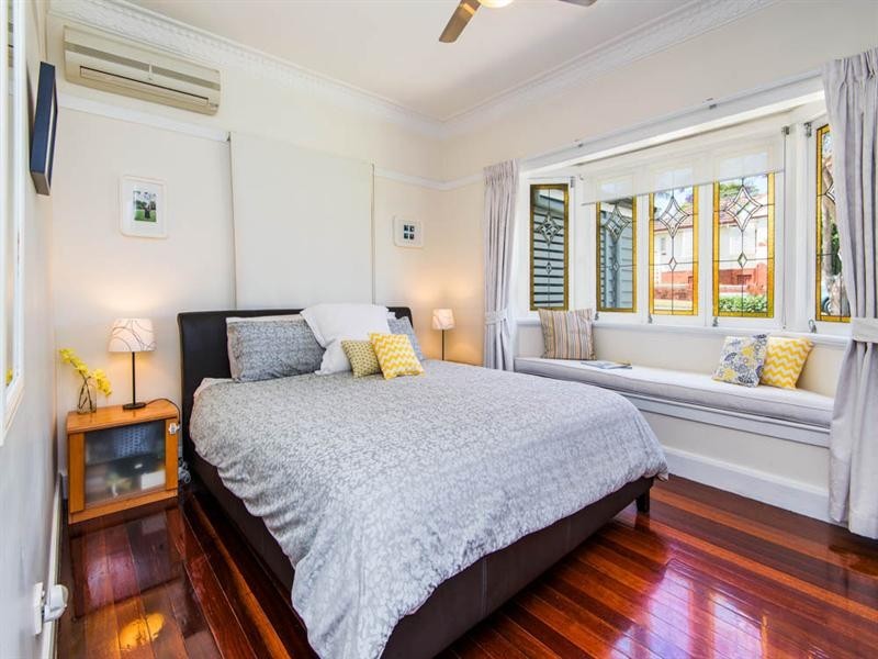 7 Lamrock Street, Holland Park West QLD 4121