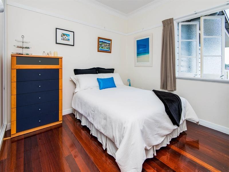 7 Lamrock Street, Holland Park West QLD 4121