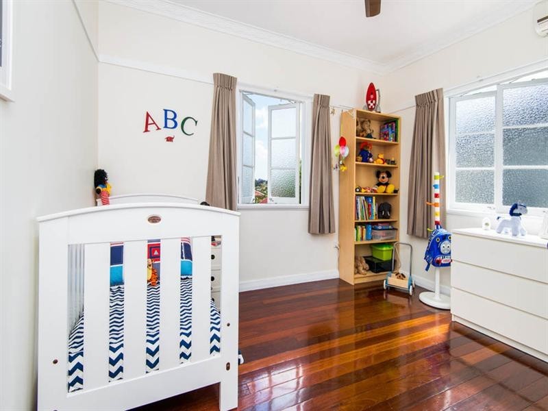 7 Lamrock Street, Holland Park West QLD 4121