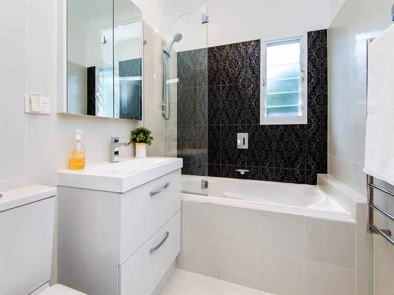 7 Lamrock Street, Holland Park West QLD 4121