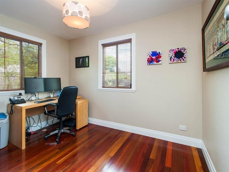 31 Cavillon Street, Holland Park QLD 4121