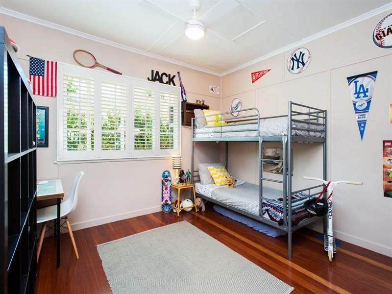 146 Lawn Street, Holland Park QLD 4121