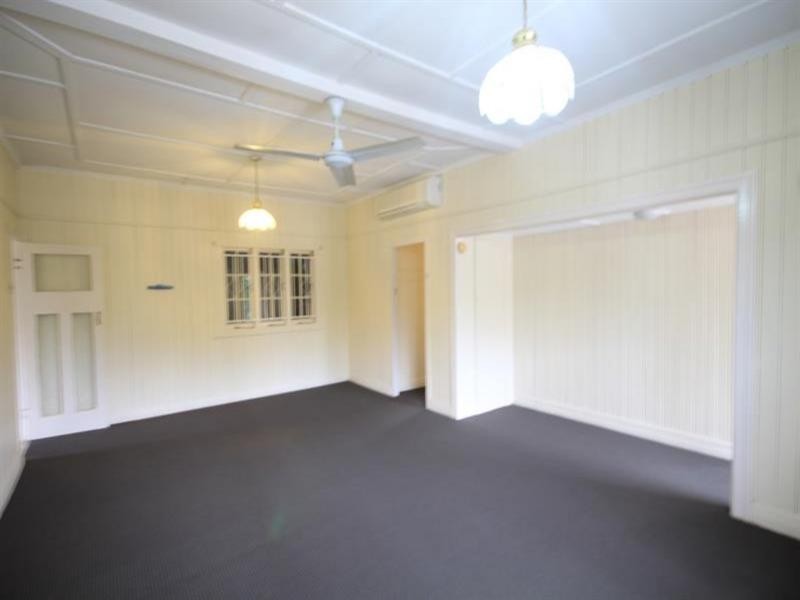 1133 Logan Road, Holland Park QLD 4121