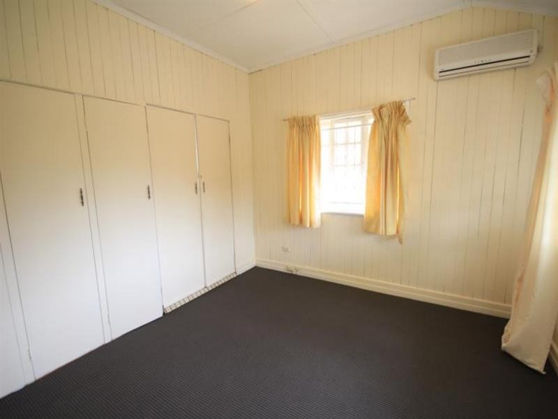 1133 Logan Road, Holland Park QLD 4121