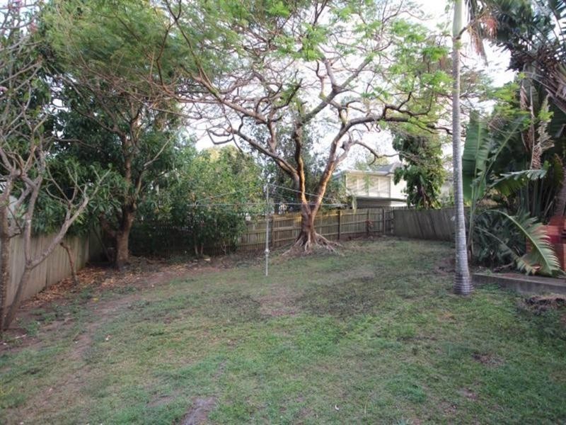 106 Marshall Road, Holland Park QLD 4121