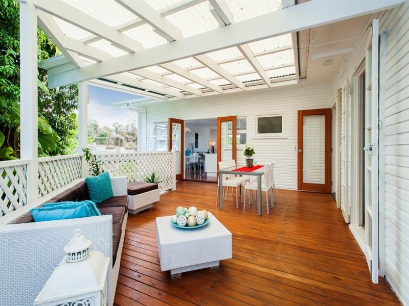 38 Oatland Crescent, Holland Park West QLD 4121