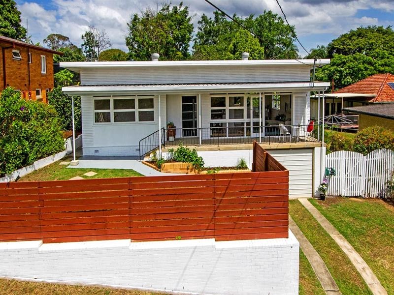 38 Oatland Crescent, Holland Park West QLD 4121