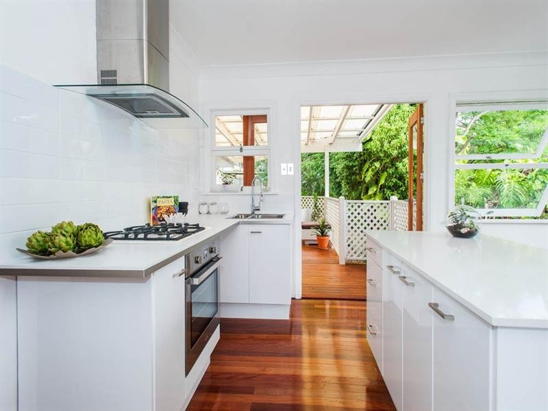 38 Oatland Crescent, Holland Park West QLD 4121