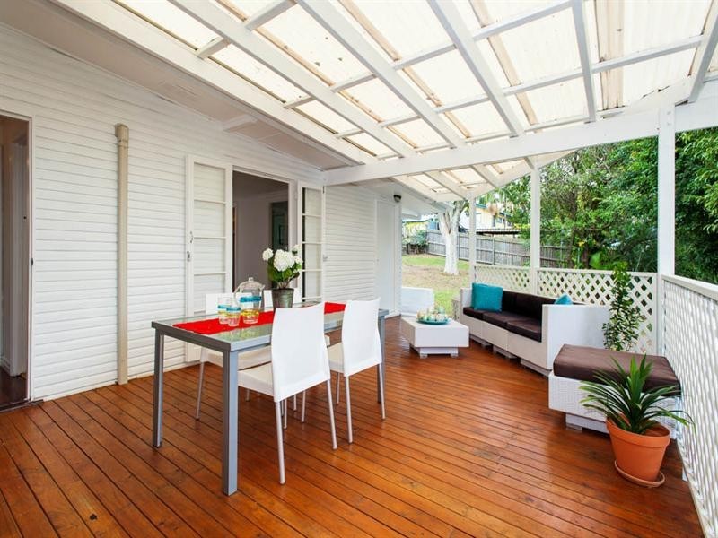 38 Oatland Crescent, Holland Park West QLD 4121