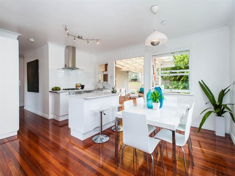 38 Oatland Crescent, Holland Park West QLD 4121