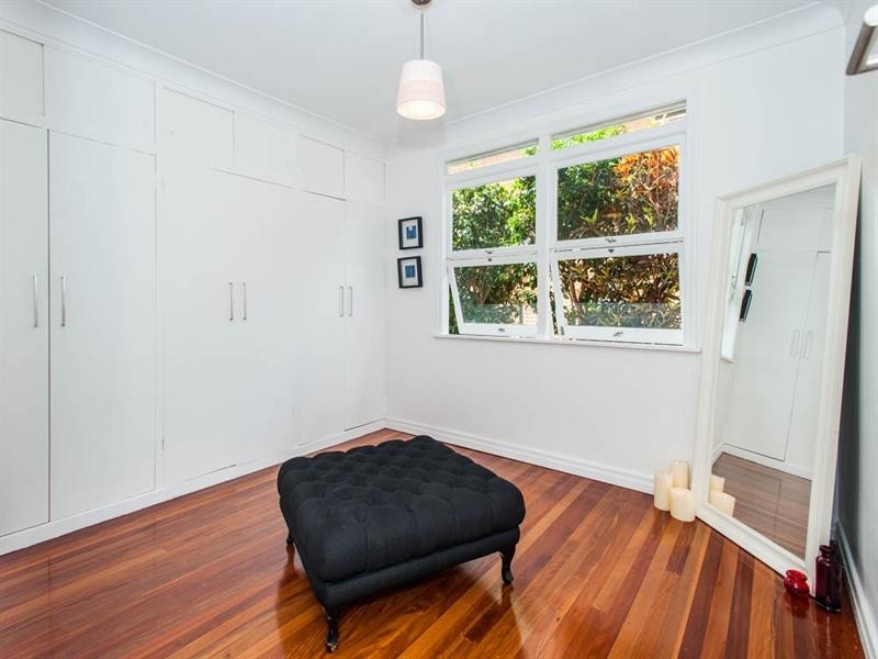 38 Oatland Crescent, Holland Park West QLD 4121