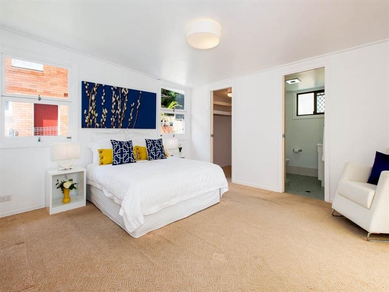 38 Oatland Crescent, Holland Park West QLD 4121