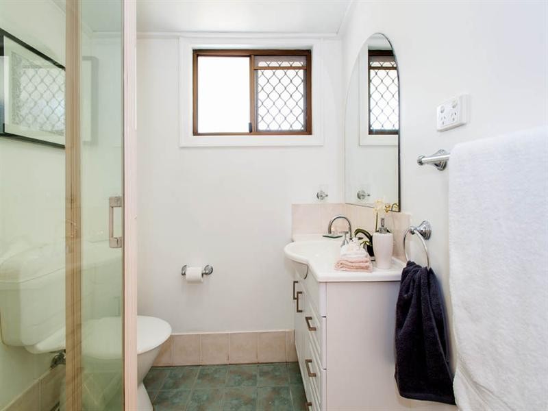 38 Oatland Crescent, Holland Park West QLD 4121