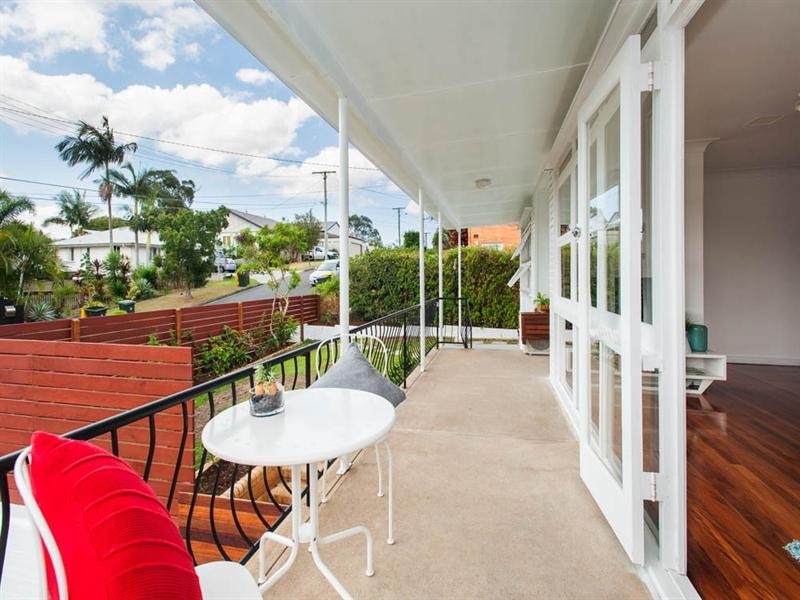 38 Oatland Crescent, Holland Park West QLD 4121