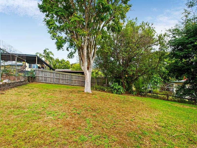 38 Oatland Crescent, Holland Park West QLD 4121