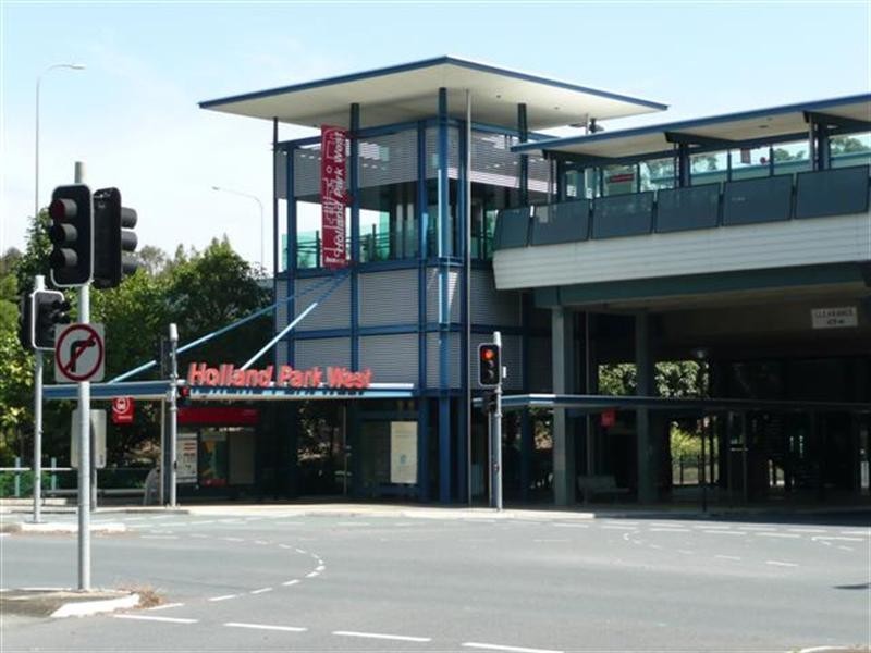 38 Oatland Crescent, Holland Park West QLD 4121