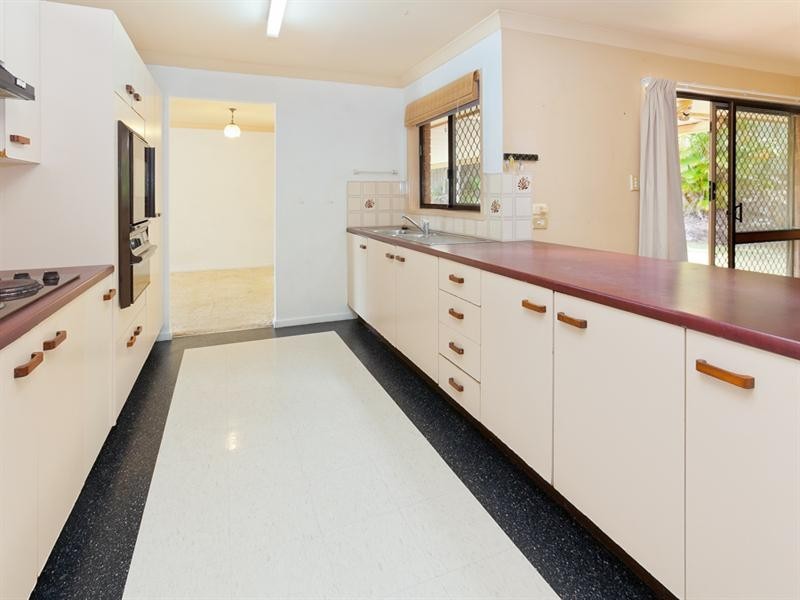 16 Glenalwyn Street, Holland Park QLD 4121