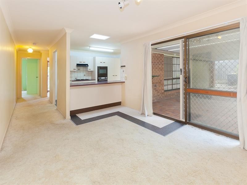 16 Glenalwyn Street, Holland Park QLD 4121