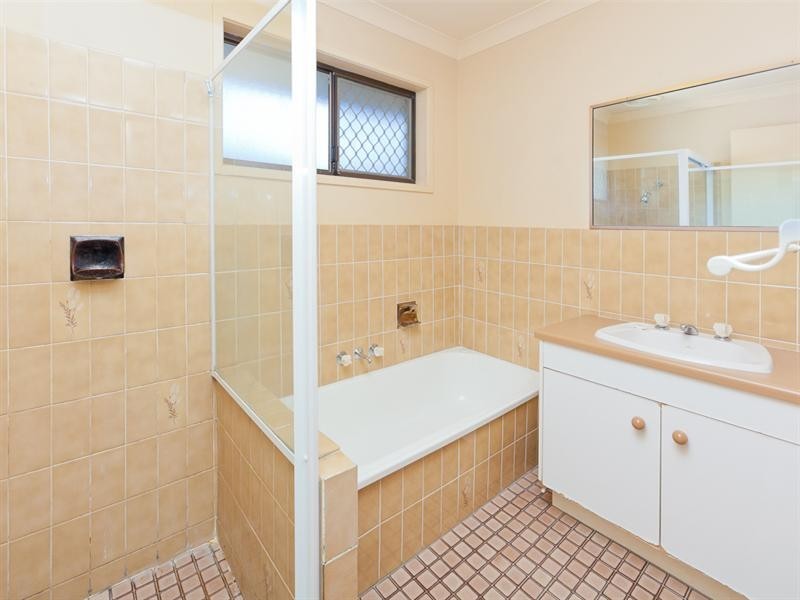 16 Glenalwyn Street, Holland Park QLD 4121