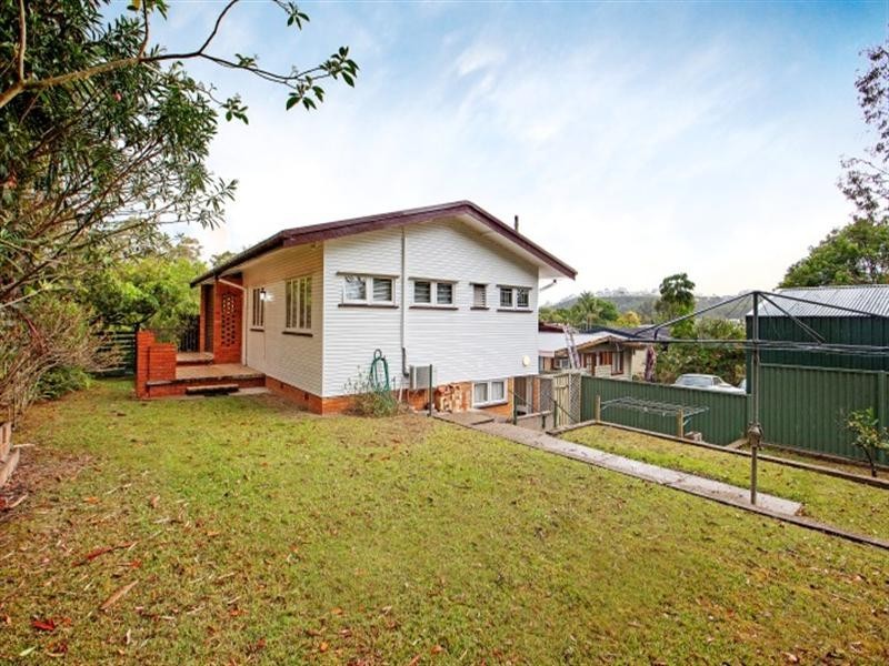454 Nursery Road, Holland Park QLD 4121