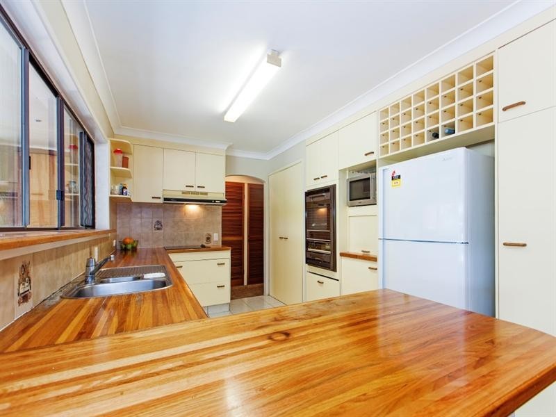 63 Brodie Street, Holland Park West QLD 4121