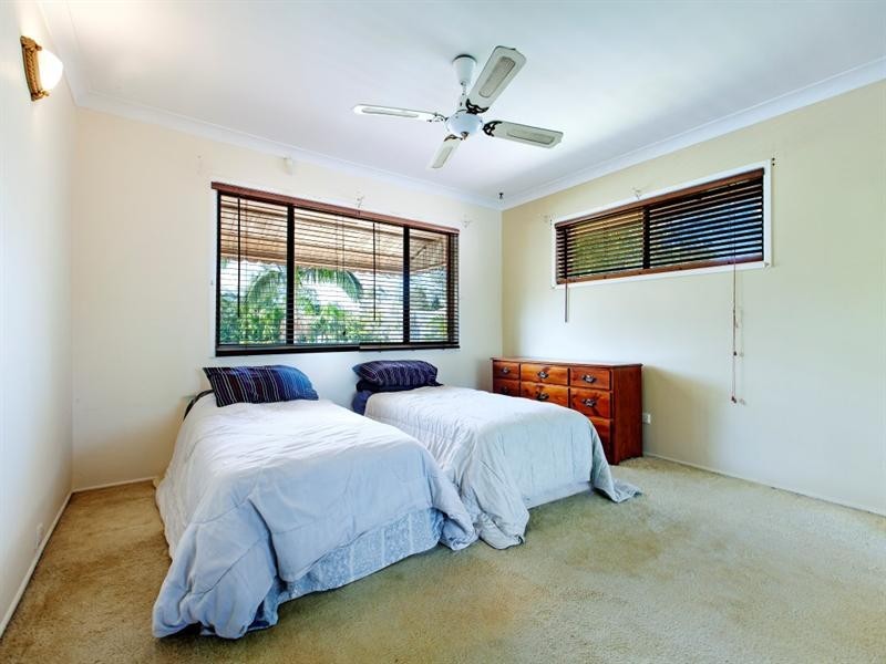 63 Brodie Street, Holland Park West QLD 4121