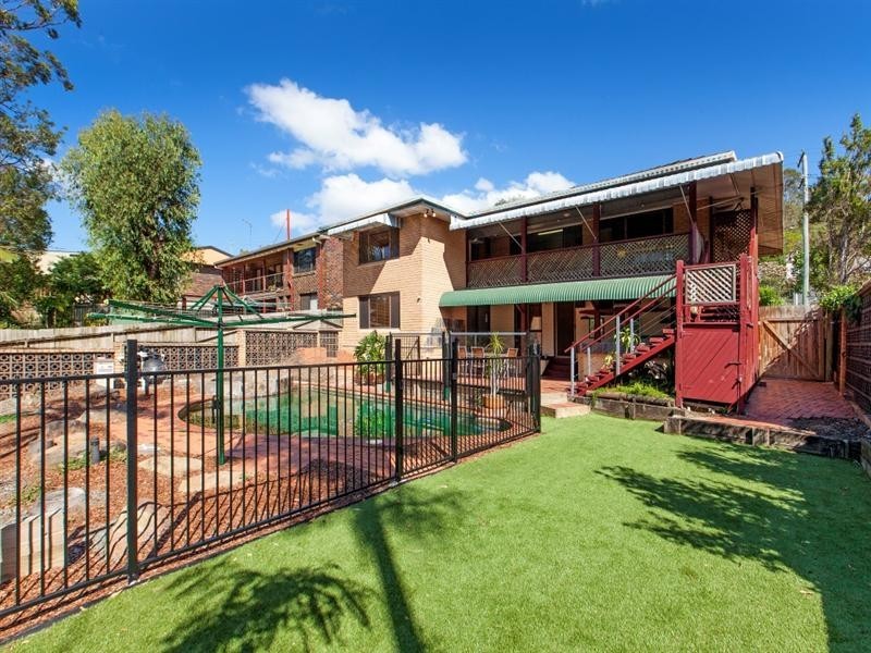 63 Brodie Street, Holland Park West QLD 4121