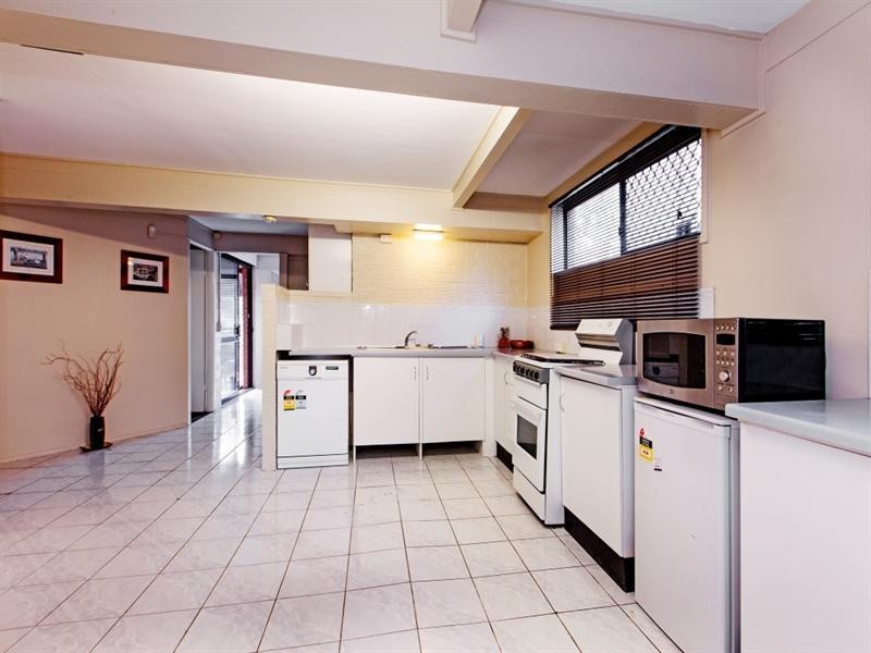 63 Brodie Street, Holland Park West QLD 4121