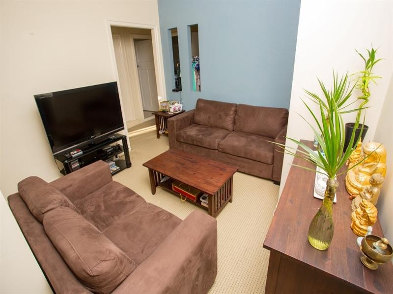 1/70 Newbolt Street, Holland Park QLD 4121